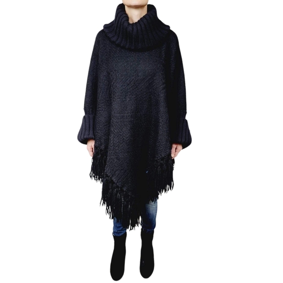 AUTHENTIC DOLCE & GABBANA Blk Wool Poncho w/ Sleeves and Fringe Sz 6 (42 EU) - Picture 6 of 12